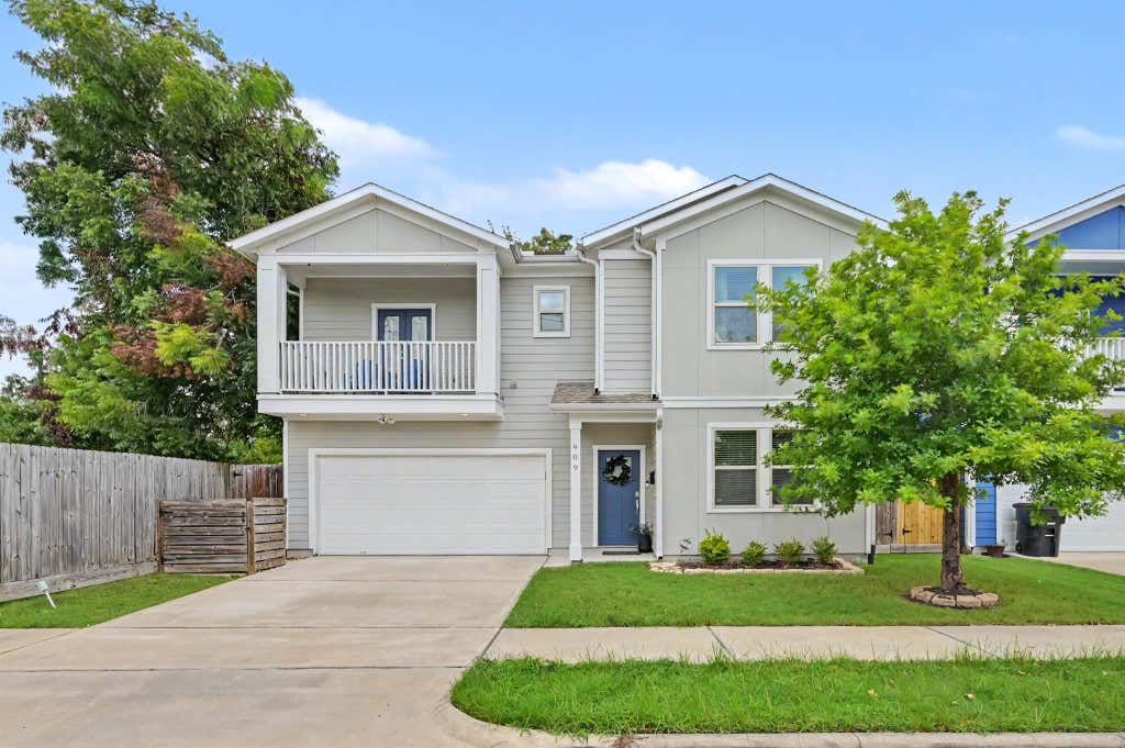 Photo of 909 E 33rd Street, Houston, TX 77022 (MLS # 22951023)