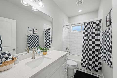 Tiny photo for 909 E 33rd Street, Houston, TX 77022 (MLS # 22951023)