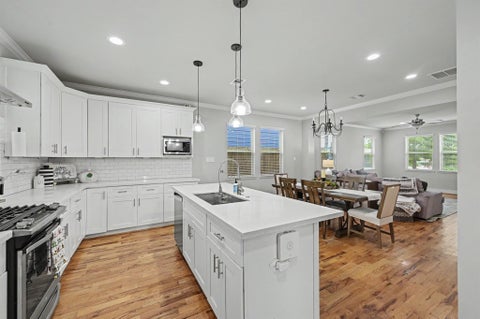 Tiny photo for 909 E 33rd Street, Houston, TX 77022 (MLS # 22951023)