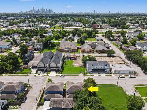 Tiny photo for 909 E 33rd Street, Houston, TX 77022 (MLS # 22951023)