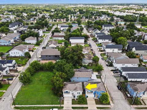 Tiny photo for 909 E 33rd Street, Houston, TX 77022 (MLS # 22951023)