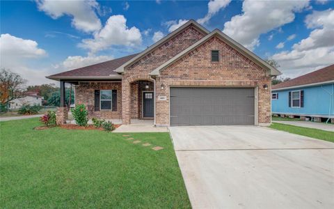 Photo of 401 S Blackwell Street, La Porte, TX 77571 (MLS # 44852774)