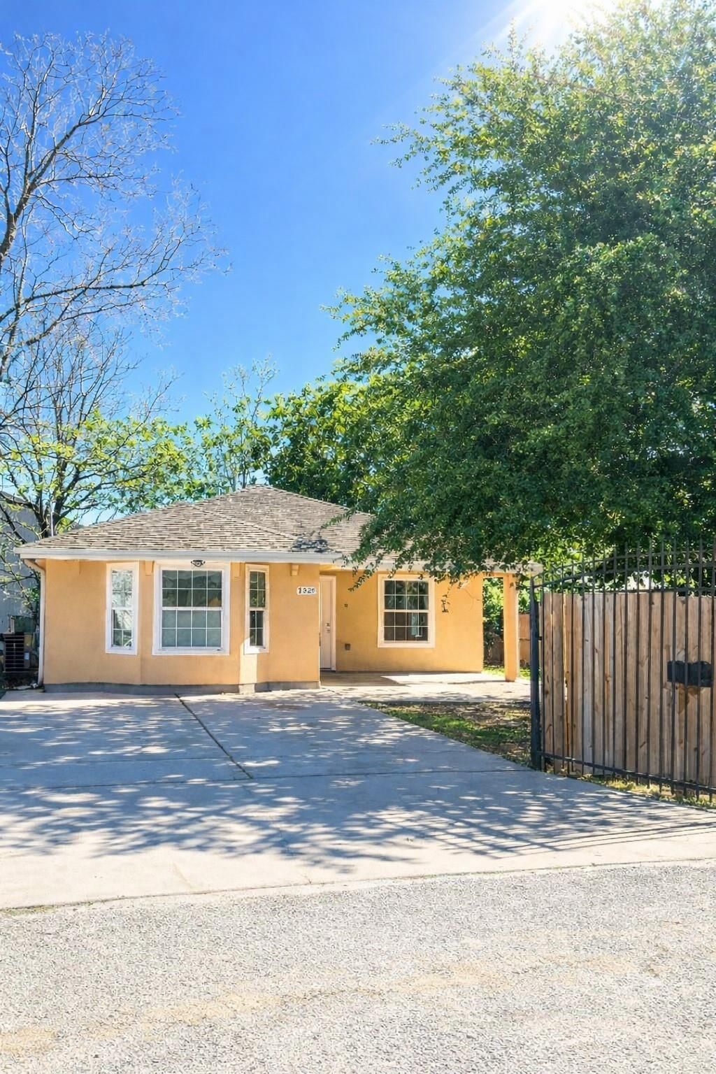 Photo of 8420 Denby Street, Houston, TX 77012 (MLS # 7752082)