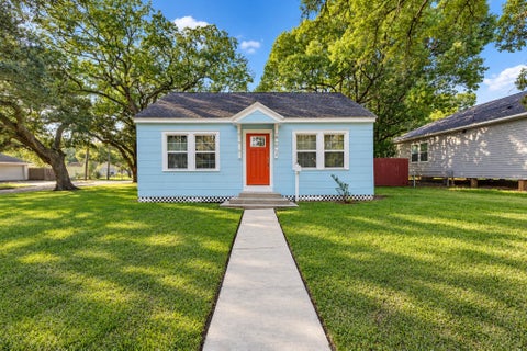 Photo of 801 18th Avenue N, Texas City, TX 77590 (MLS # 70778601)