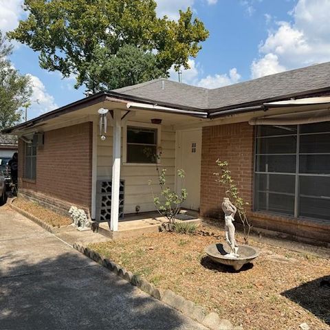 Photo of 9230 Kerrwood Lane, Houston, TX 77080 (MLS # 40001137)