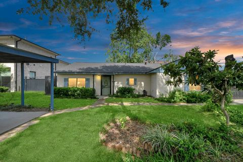 Photo of 1404 Aldrich Street, Houston, TX 77055 (MLS # 98965449) Photo of 1404 Aldrich Street, Houston, TX 77055 (MLS # 98965449)