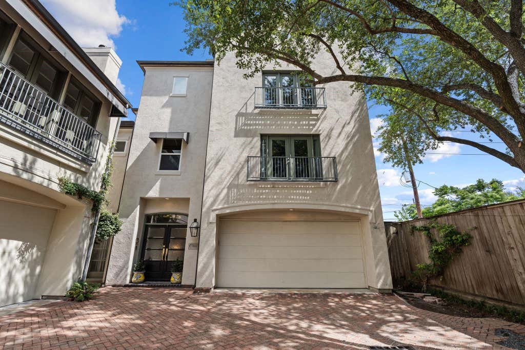 Photo of 3960 W Alabama Street, Houston, TX 77027 (MLS # 21123725)