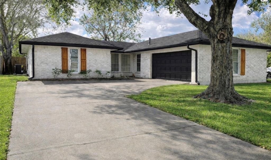 Photo of 10322 Sageburrow Drive, Houston, TX 77089 (MLS # 46273881)