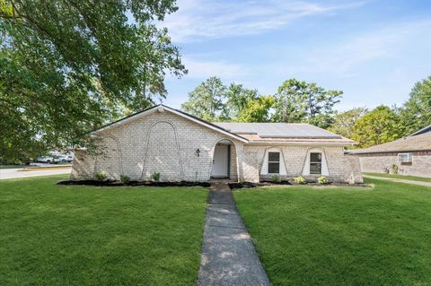 Photo of 25503 Foxbriar Lane, Spring, TX 77373 (MLS # 93930887)
