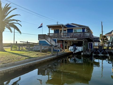 Photo of 16719 Tahiti Way, Jamaica Beach, TX 77554 (MLS # 53848296)