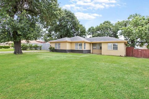 Photo of 13210 Rockglen Street, Houston, TX 77015 (MLS # 70484803)