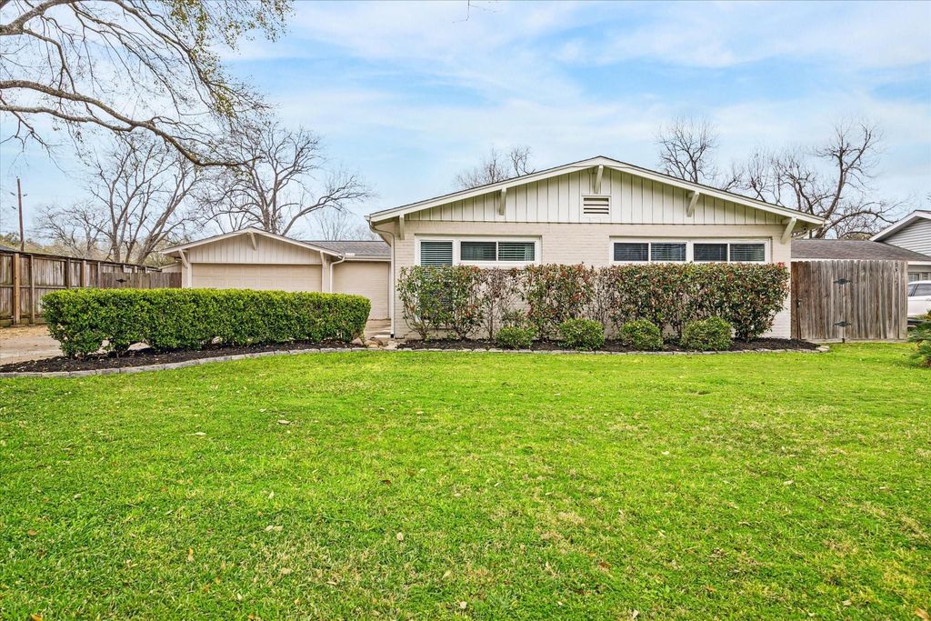 Photo of 15818 Acapulco Drive, Jersey Village, TX 77040 (MLS # 14897026)
