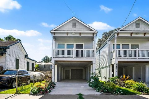 Photo of 3521 Avenue N 1/2, Galveston, TX 77550 (MLS # 97618778)