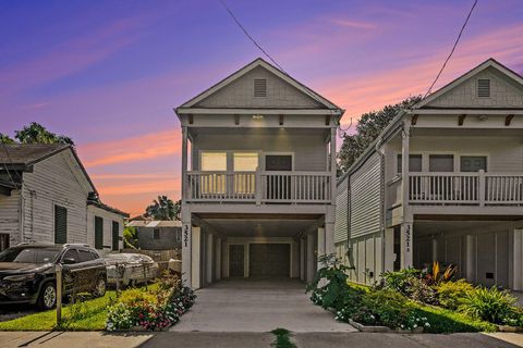 Photo of 3521 Avenue N 1/2, Galveston, TX 77550 (MLS # 97618778)