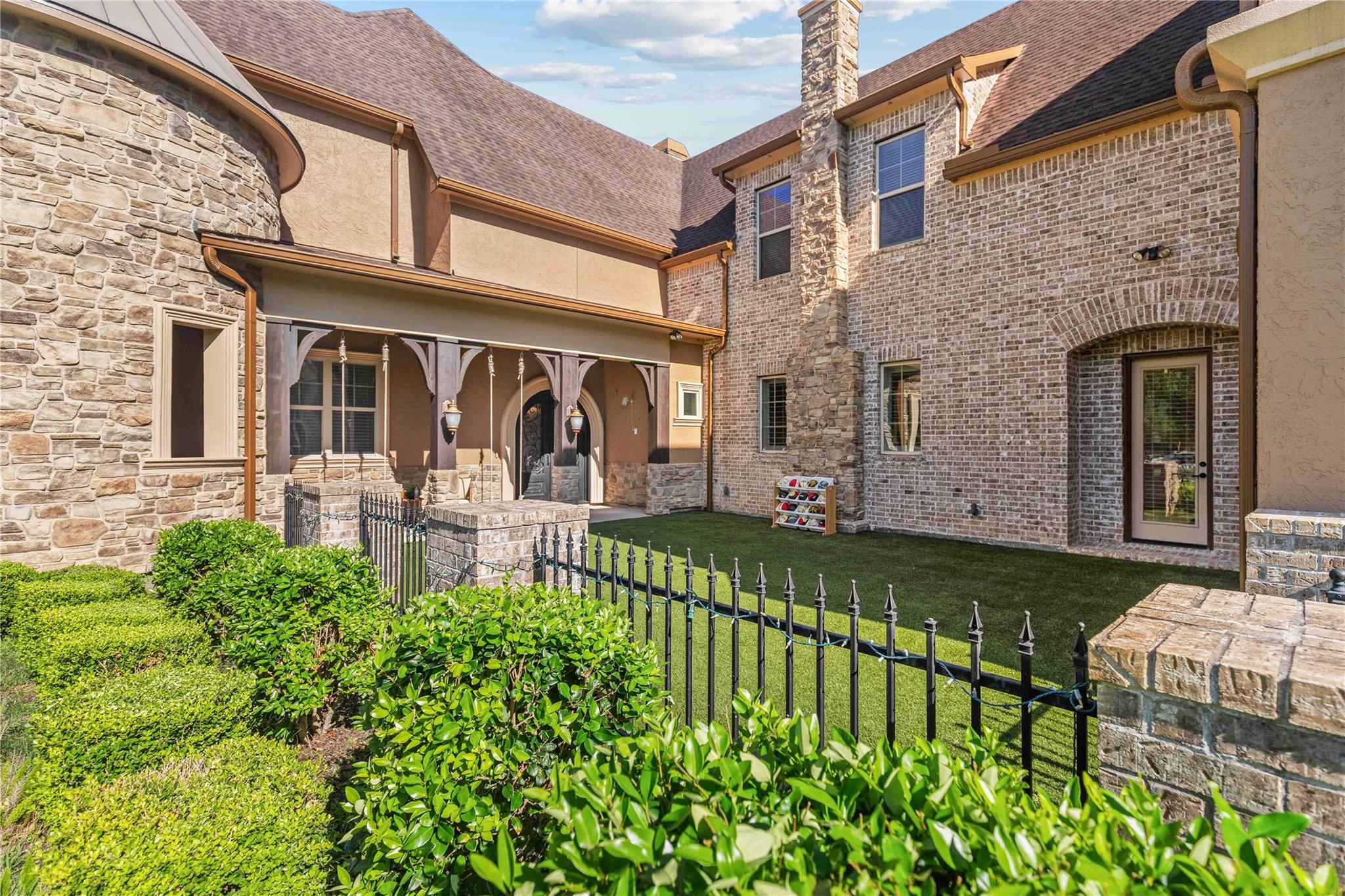 2419 Parrot Shell Lane
