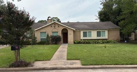 Photo of 2210 Pomeran Drive, Houston, TX 77080 (MLS # 10115061)
