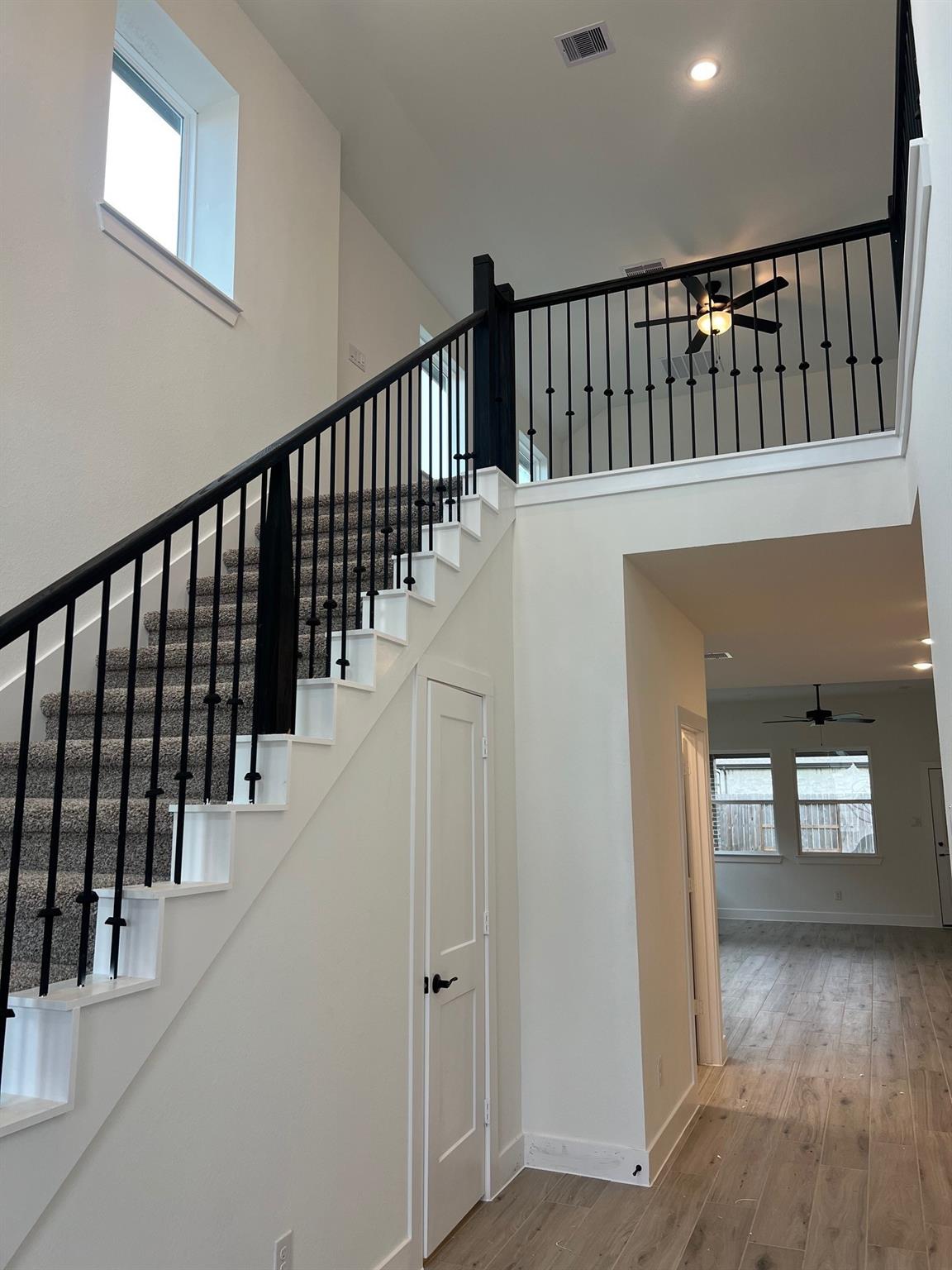 2323 Garden Arbor