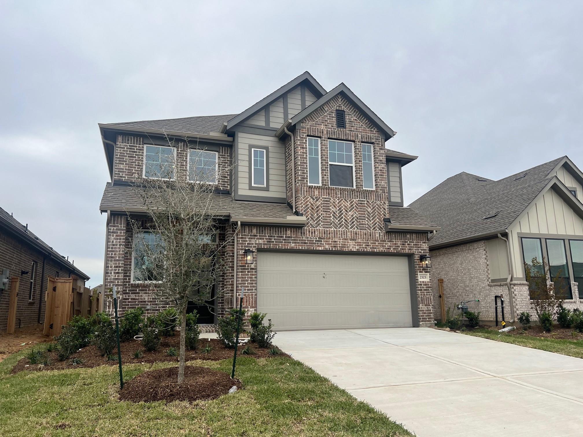 2323 Garden Arbor