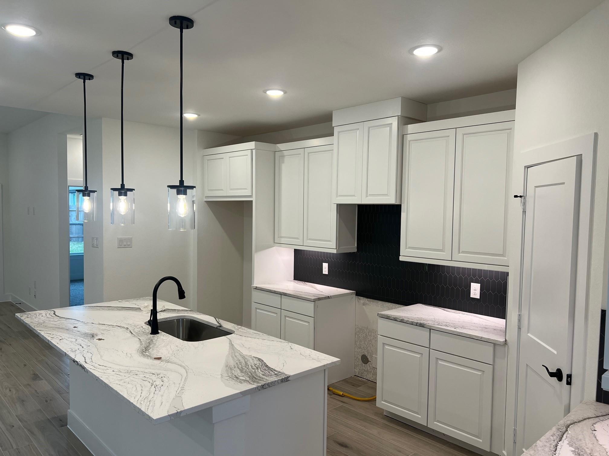2323 Garden Arbor