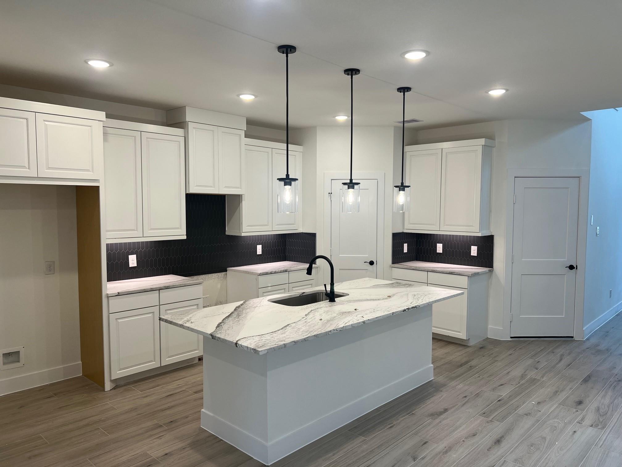 2323 Garden Arbor