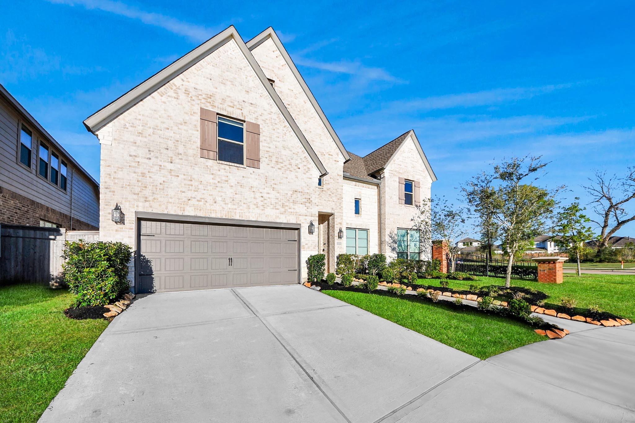 1935 Golden Leaf Drive