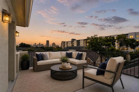 Photo of 118 Reinerman Street, Houston, TX 77007 (MLS # 97227570)