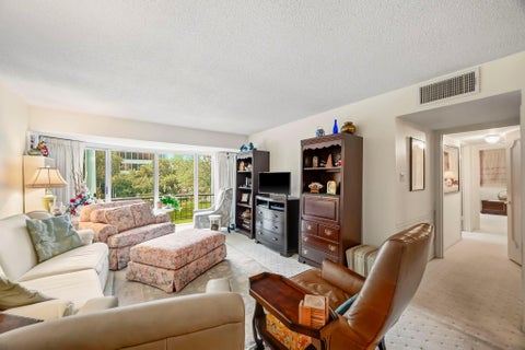 Photo of 5050 Ambassador Way #201, Houston, TX 77056 (MLS # 79111622)