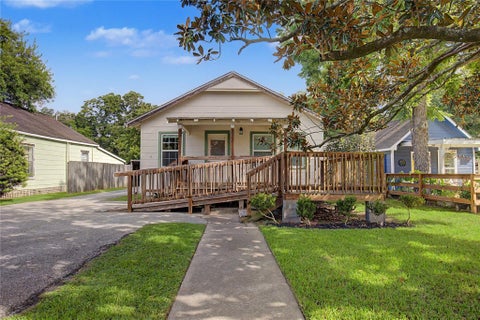 Photo of 304 Foster Street, Tomball, TX 77375 (MLS # 73195535)