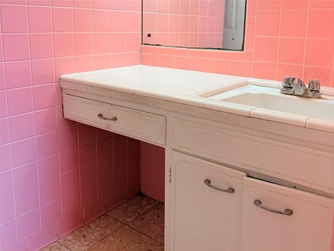 Tiny photo for 911 Roberts Street, El Campo, TX 77437 (MLS # 14374132)