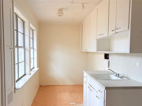 Tiny photo for 911 Roberts Street, El Campo, TX 77437 (MLS # 14374132)