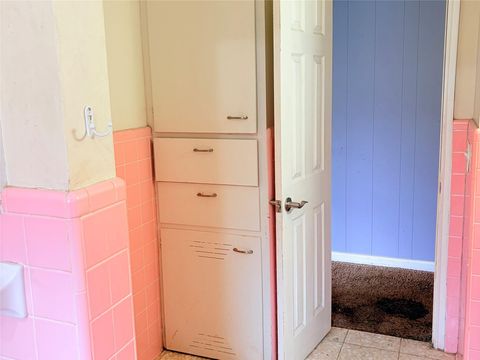 Tiny photo for 911 Roberts Street, El Campo, TX 77437 (MLS # 14374132)