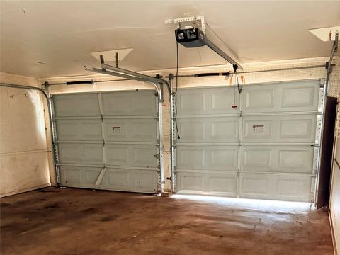 Tiny photo for 911 Roberts Street, El Campo, TX 77437 (MLS # 14374132)