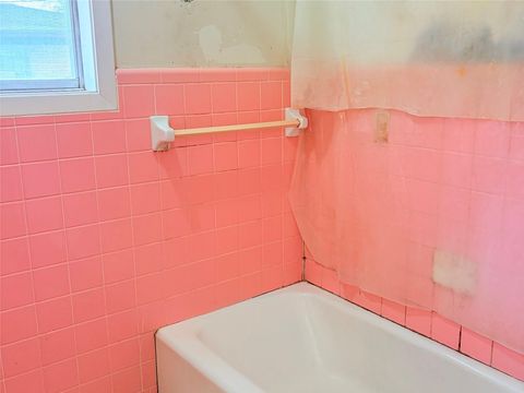 Tiny photo for 911 Roberts Street, El Campo, TX 77437 (MLS # 14374132)