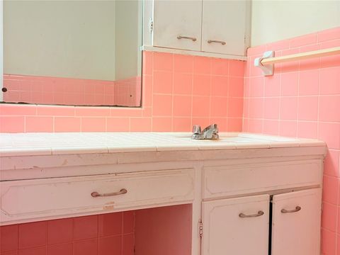 Tiny photo for 911 Roberts Street, El Campo, TX 77437 (MLS # 14374132)