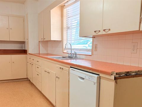 Tiny photo for 911 Roberts Street, El Campo, TX 77437 (MLS # 14374132)