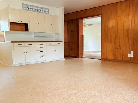 Tiny photo for 911 Roberts Street, El Campo, TX 77437 (MLS # 14374132)