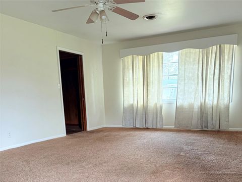 Tiny photo for 911 Roberts Street, El Campo, TX 77437 (MLS # 14374132)