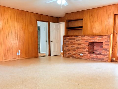 Tiny photo for 911 Roberts Street, El Campo, TX 77437 (MLS # 14374132)