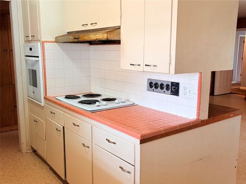 Tiny photo for 911 Roberts Street, El Campo, TX 77437 (MLS # 14374132)