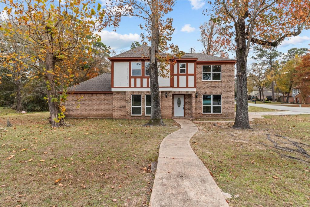 Photo of 556 Roanoke Dr Dr, Conroe, TX 77302 (MLS # 46651312)