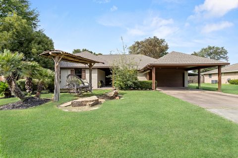 Photo of 2522 10th Street, Port Neches, TX 77651 (MLS # 67228193)