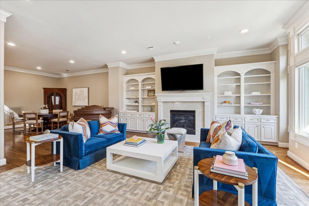 Photo of 1712 Mcduffie Street, Houston, TX 77019 (MLS # 71219923)