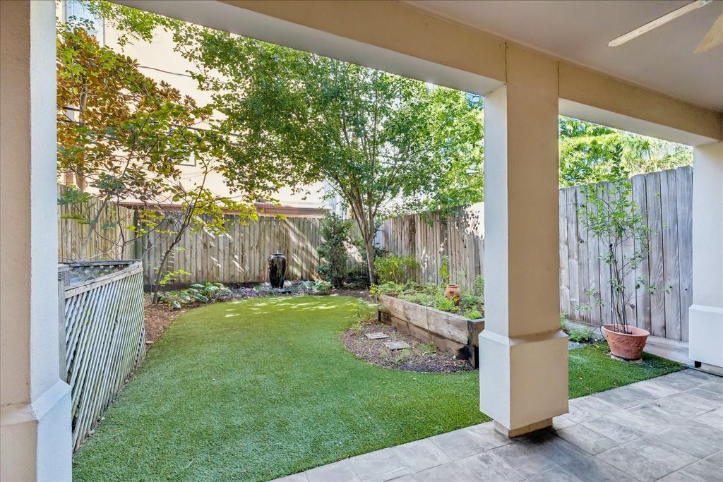 Photo of 1712 Mcduffie Street, Houston, TX 77019 (MLS # 71219923)