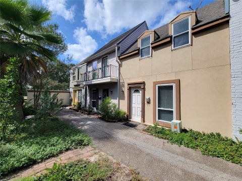 Photo of 5239 Arboles Drive #P, Houston, TX 77035 (MLS # 23877335)