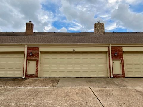 Photo of 752 Augusta Drive, Houston, TX 77057 (MLS # 98517518)