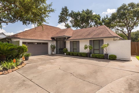 Photo of 906 Eva Drive, Katy, TX 77493 (MLS # 73555580)