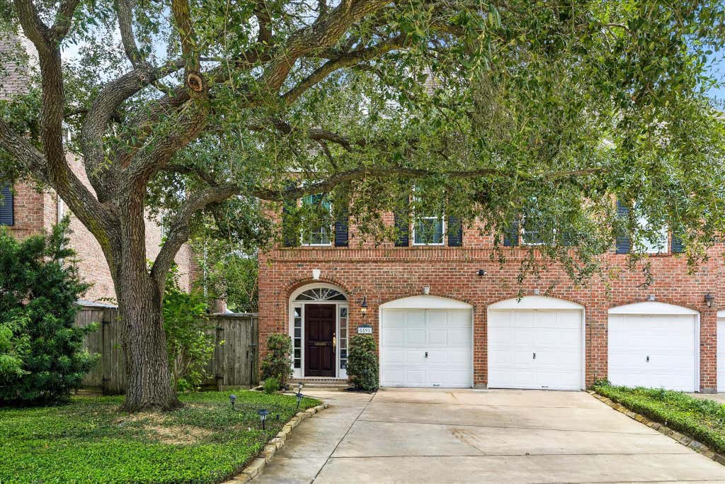 Photo of 5591 Beverlyhill Street, Houston, TX 77056 (MLS # 47315920)