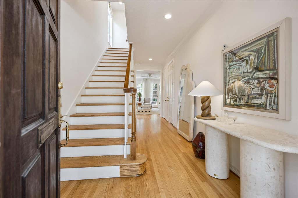 Photo of 5591 Beverlyhill Street, Houston, TX 77056 (MLS # 47315920)