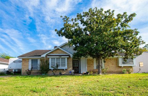 Photo of 11818 Moonmist Drive, Houston, TX 77072 (MLS # 95748376)