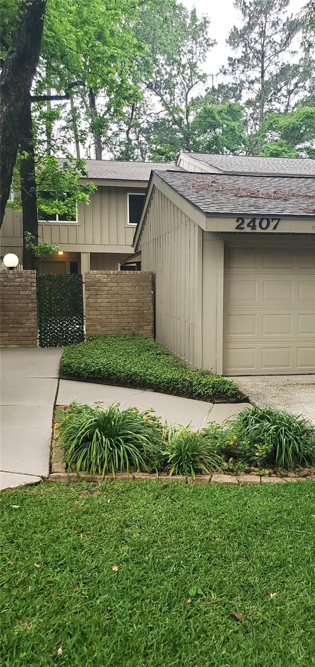 Photo of 2407 W Settlers Way, The Woodlands, TX 77380 (MLS # 11123193)